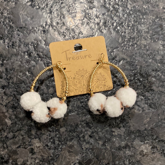 TREASURE HOOPS W/LEOPARD BALLS